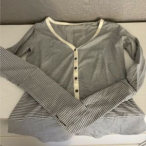 Lulu Lemon Long Sleeve Shirt. Size 6.